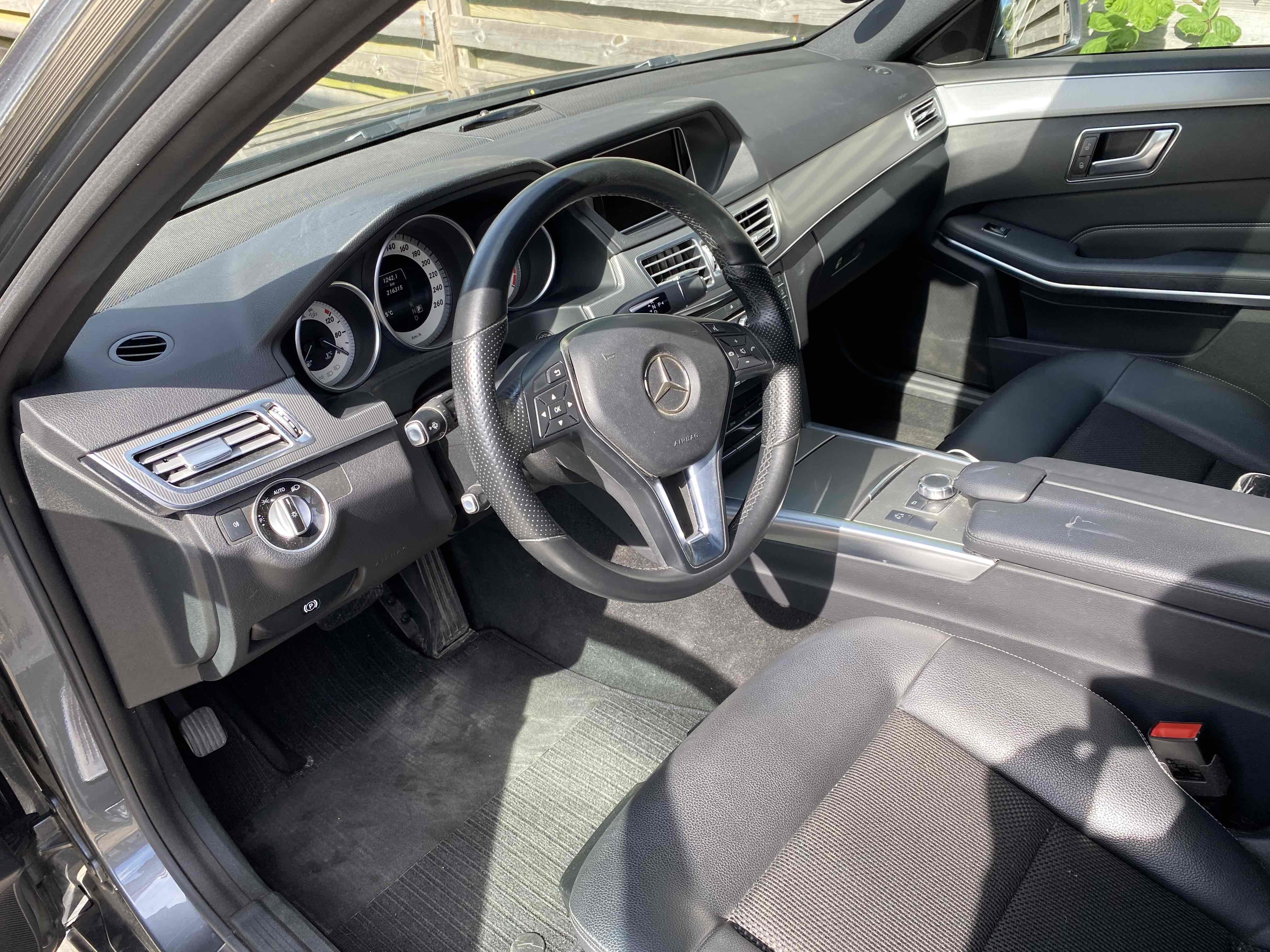Grå Mercedes E350 fra 2015