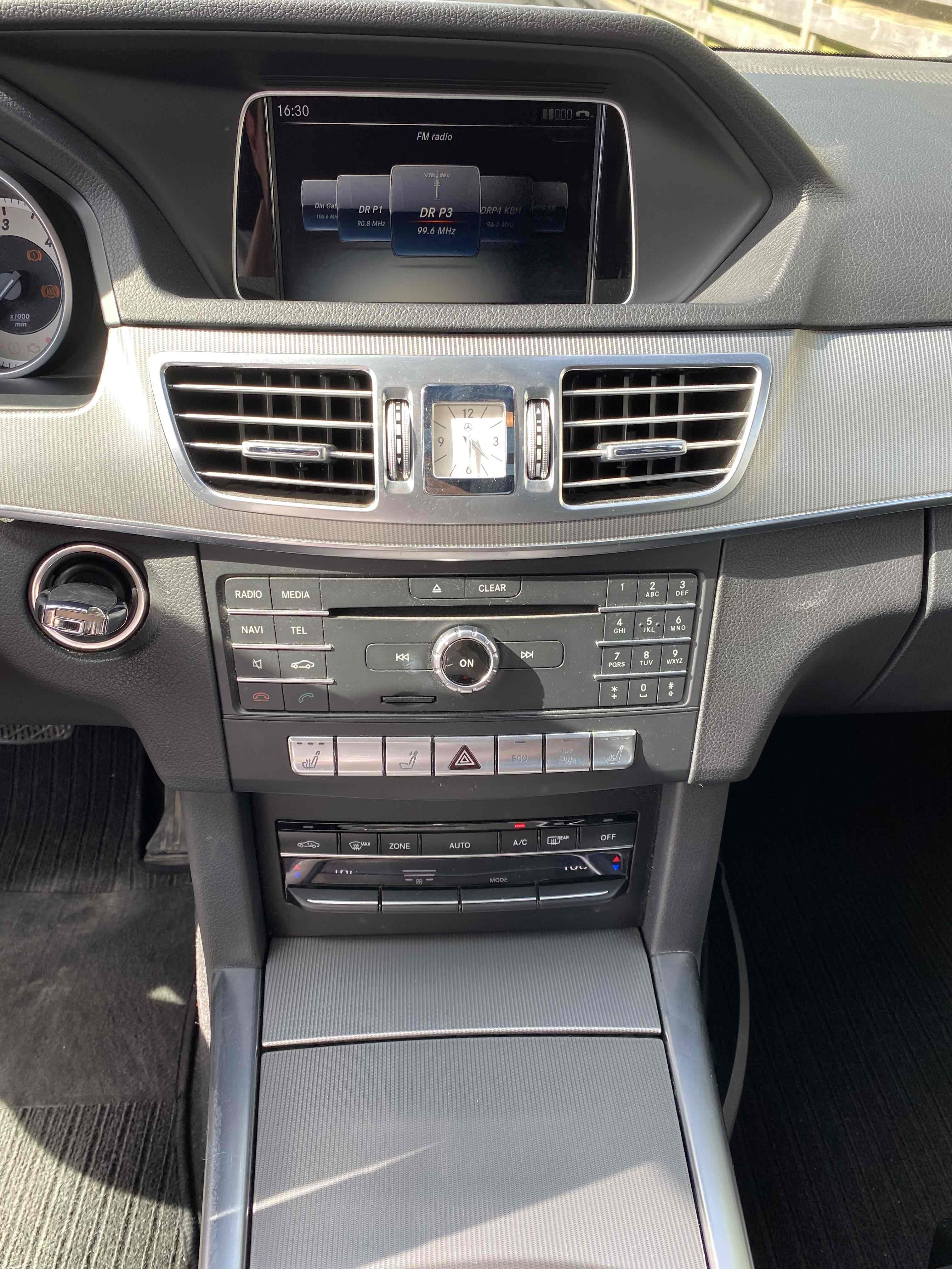 Grå Mercedes E350 fra 2015