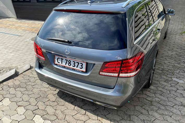 Grå Mercedes E350 fra 2015