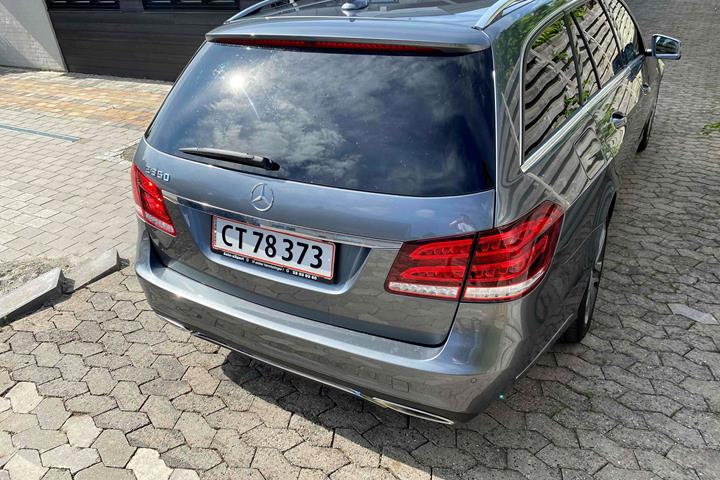 Grå Mercedes E350 fra 2015