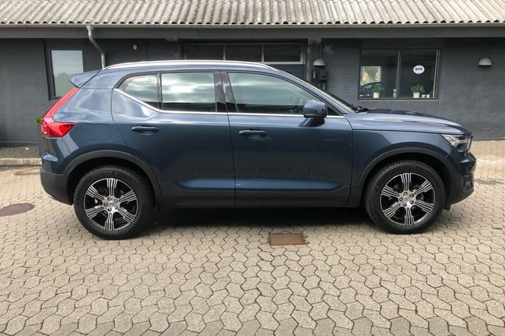 Blå Volvo XC40 fra 2020