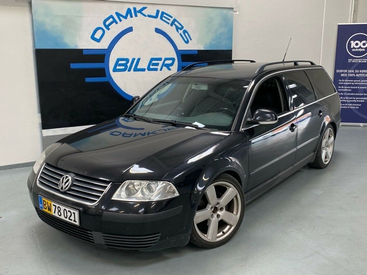 Grå VW Passat fra 2004