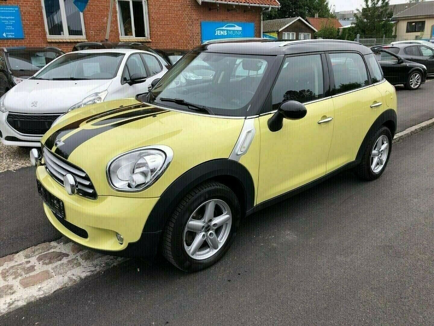 Gul Mini Countryman Cooper fra 2011