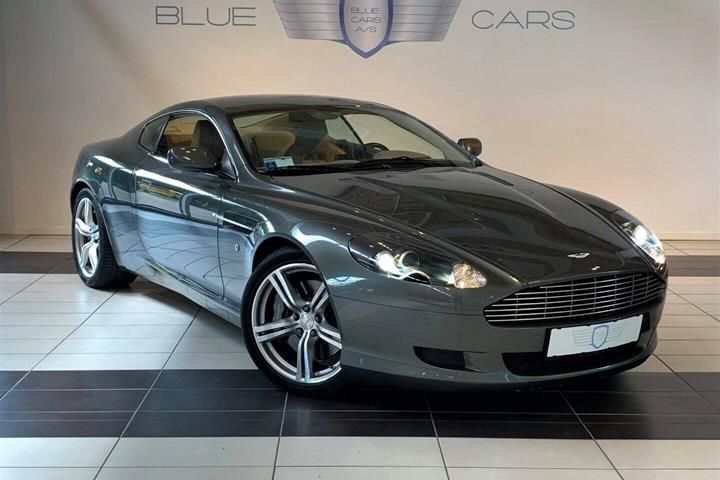 Grå Aston Martin DB9 fra 2007