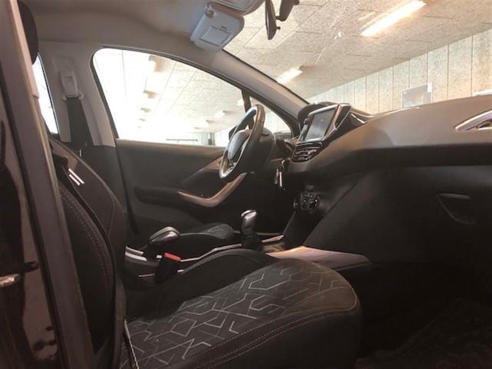 Sort Peugeot 2008 fra 2016