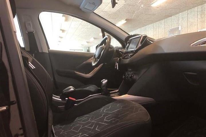Sort Peugeot 2008 fra 2016