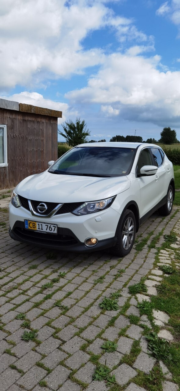 Hvid Nissan Qashqai fra 2015