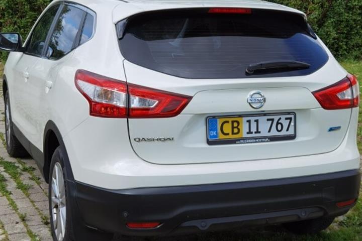 Hvid Nissan Qashqai fra 2015
