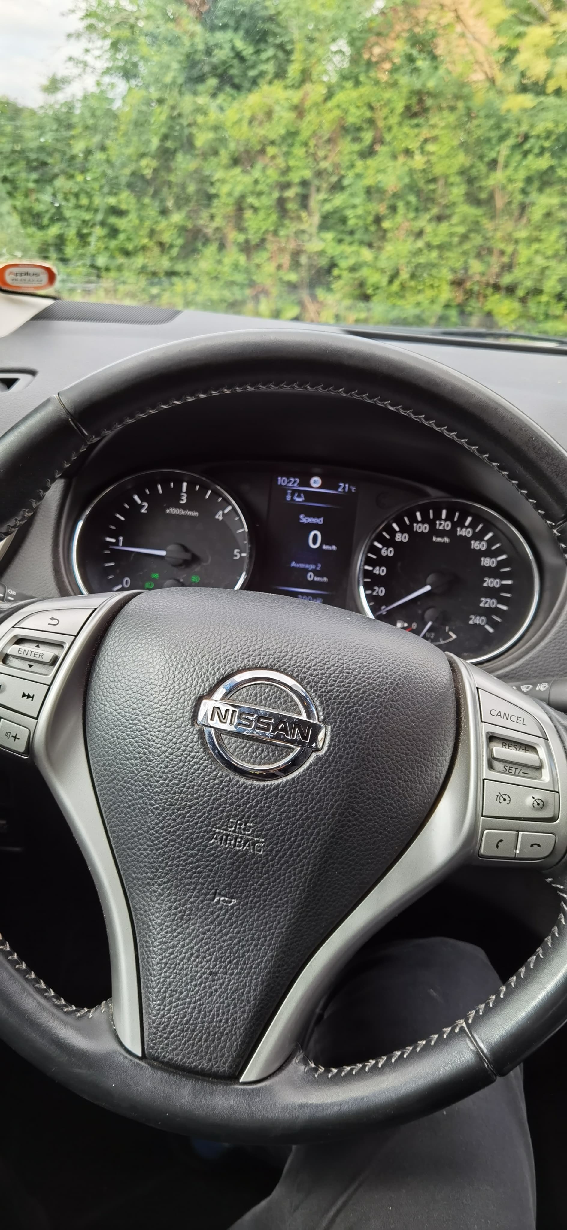 Hvid Nissan Qashqai fra 2015