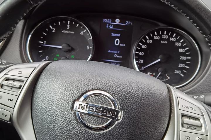 Hvid Nissan Qashqai fra 2015