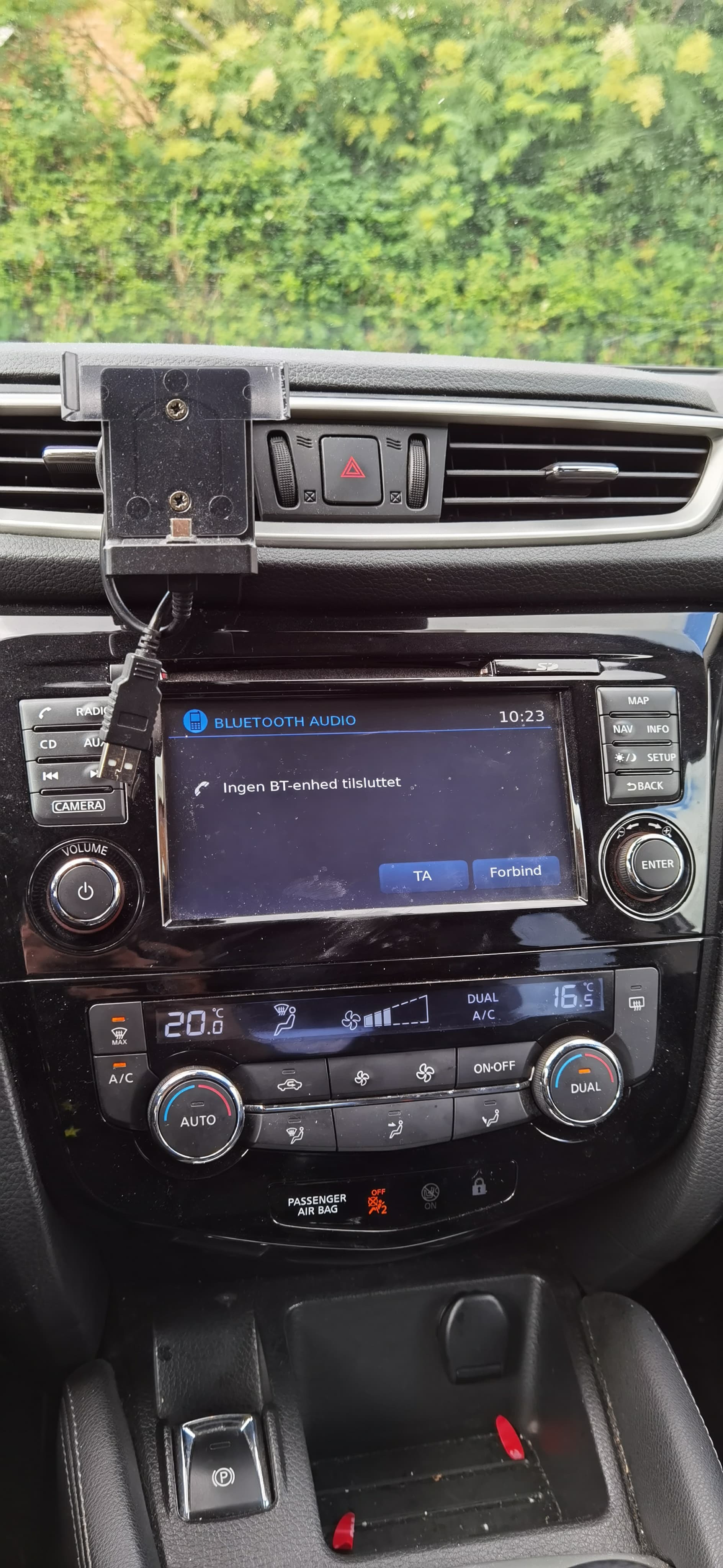 Hvid Nissan Qashqai fra 2015