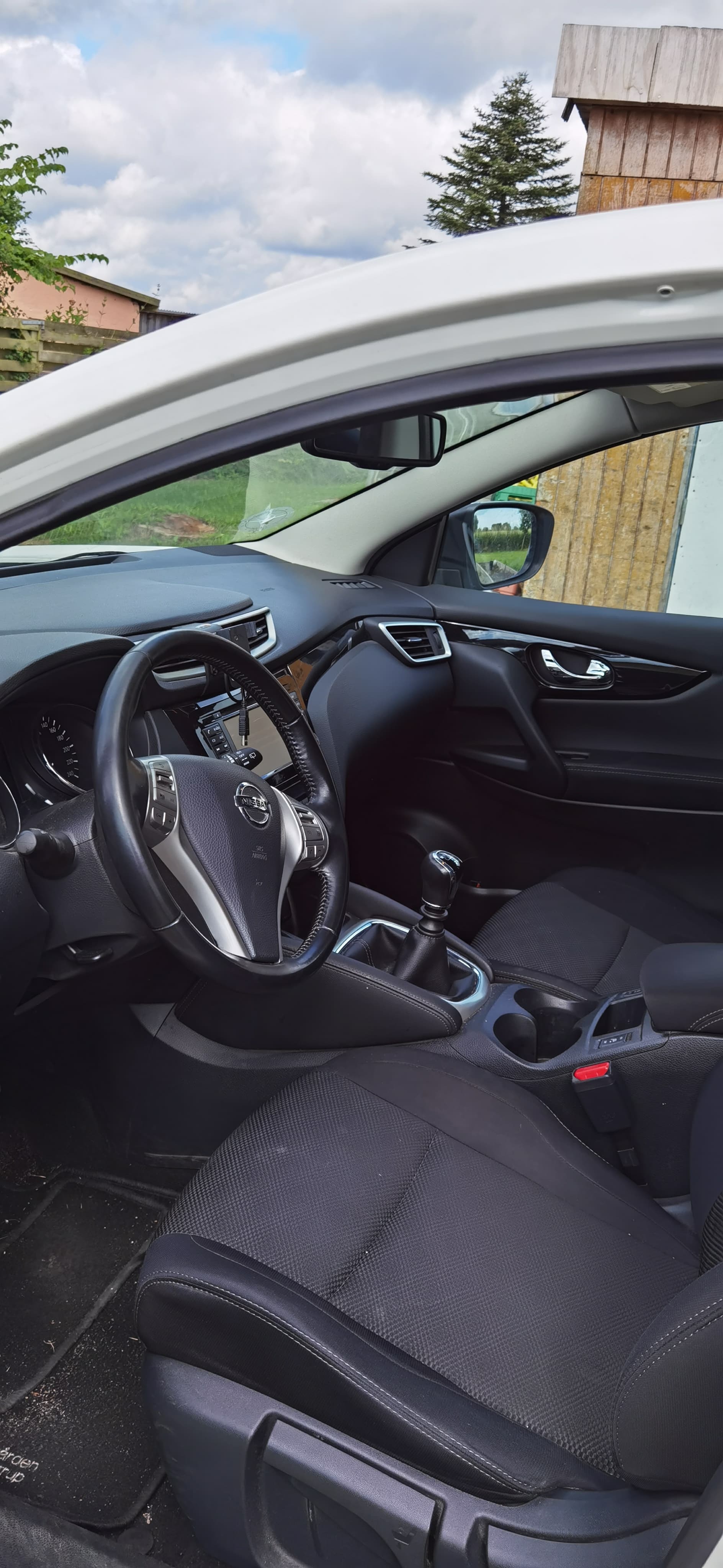 Hvid Nissan Qashqai fra 2015