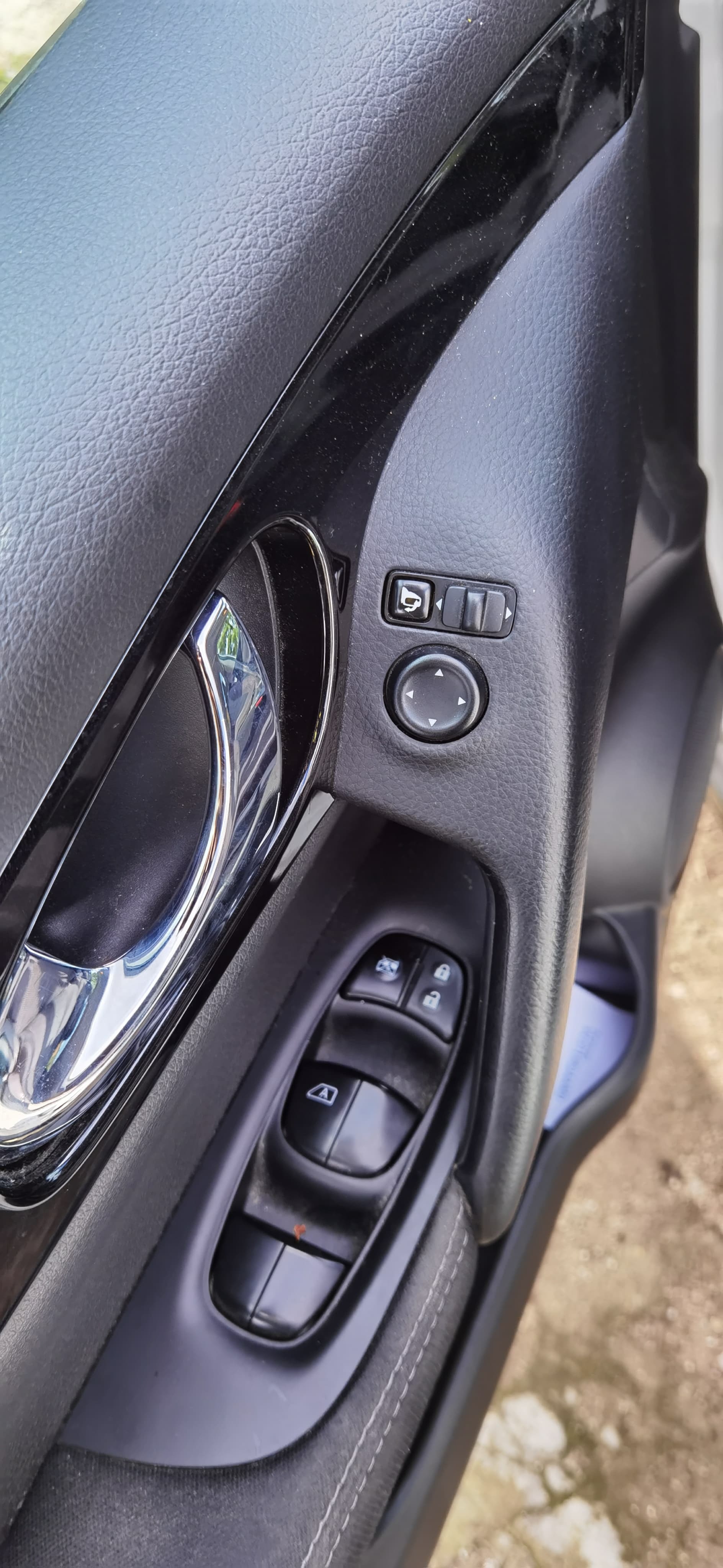 Hvid Nissan Qashqai fra 2015
