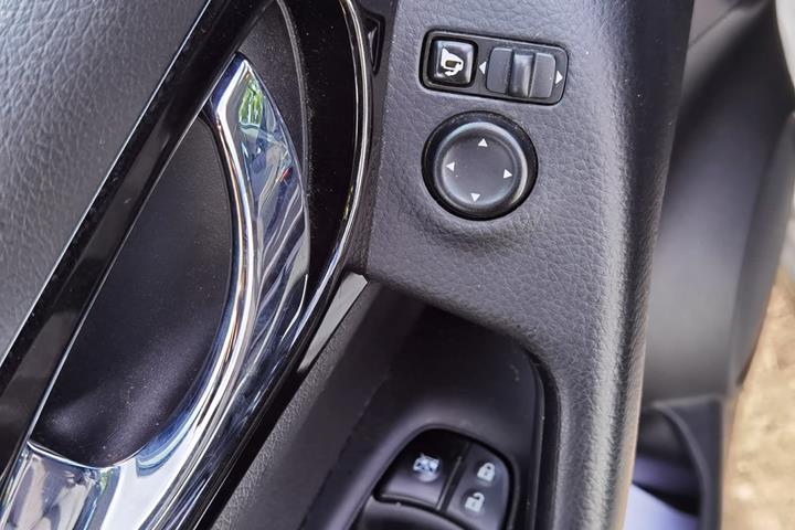 Hvid Nissan Qashqai fra 2015