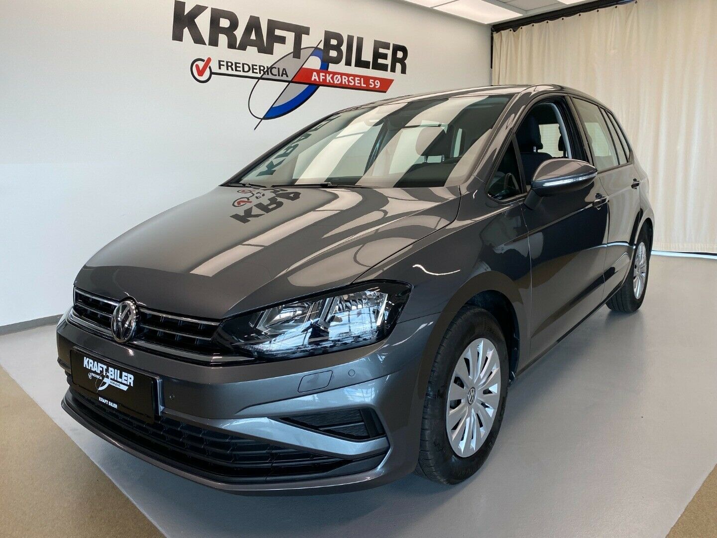 Grå VW Golf Sportsvan fra 2018