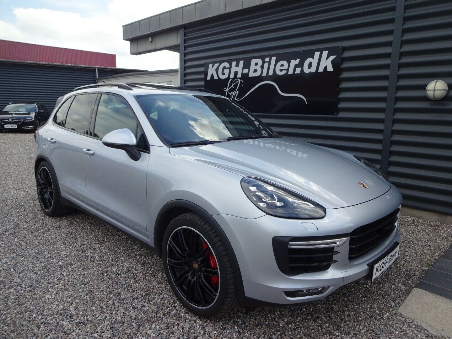 Grå Porsche Cayenne Turbo fra 2014