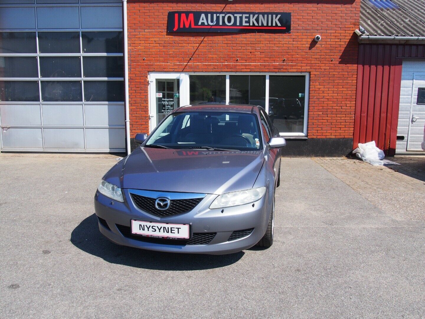 Grå Mazda 6 fra 2005