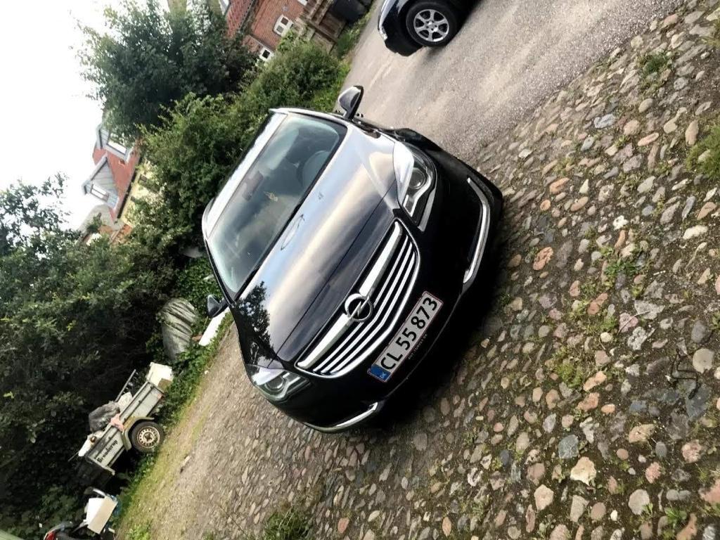 Sort Opel Insignia fra 2014