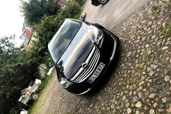 Sort Opel Insignia fra 2014
