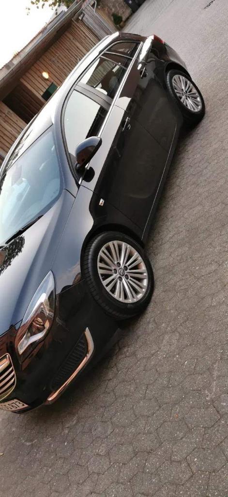 Sort Opel Insignia fra 2014