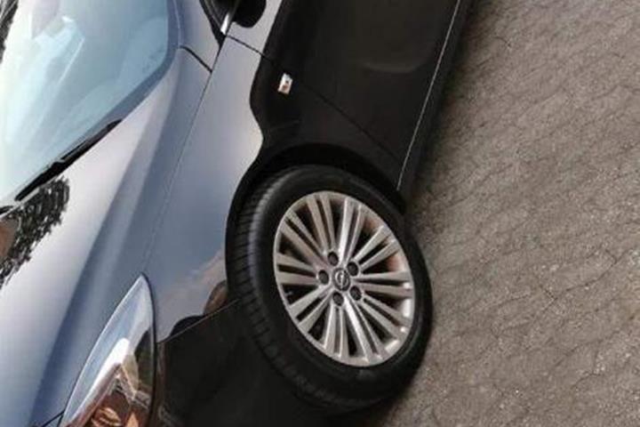 Sort Opel Insignia fra 2014