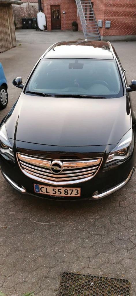 Sort Opel Insignia fra 2014