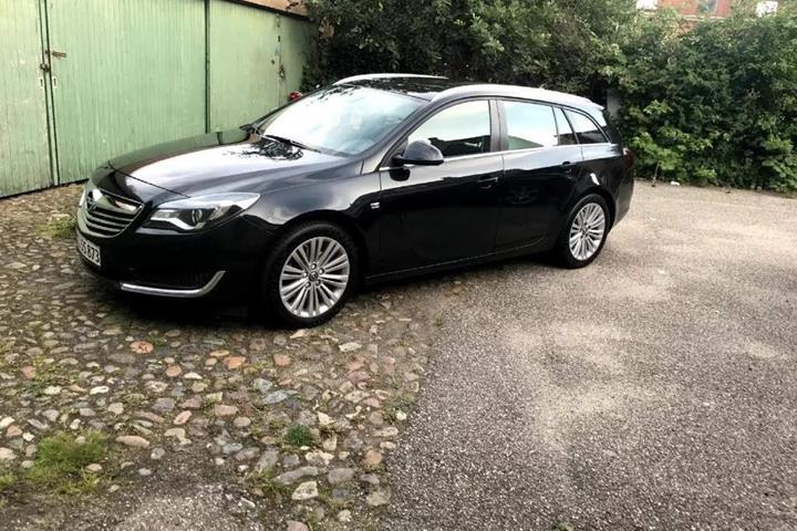 Sort Opel Insignia fra 2014