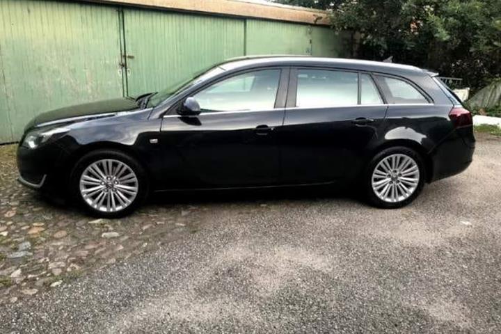 Sort Opel Insignia fra 2014