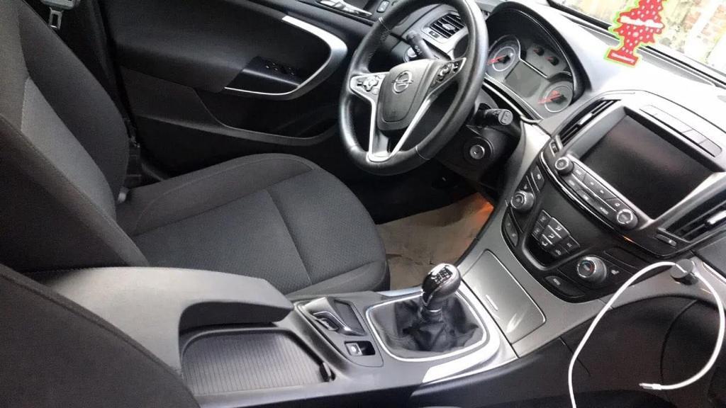 Sort Opel Insignia fra 2014