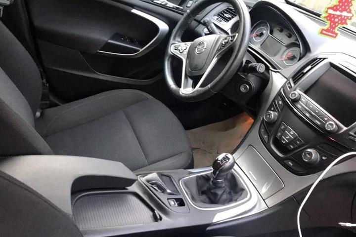 Sort Opel Insignia fra 2014