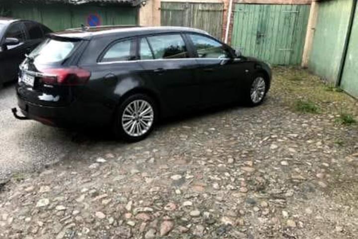 Sort Opel Insignia fra 2014