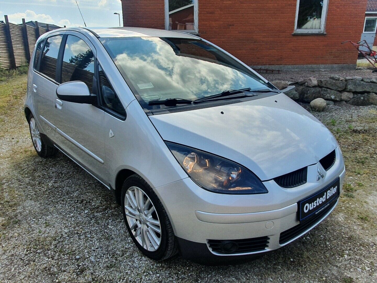 Grå Mitsubishi Colt fra 2008