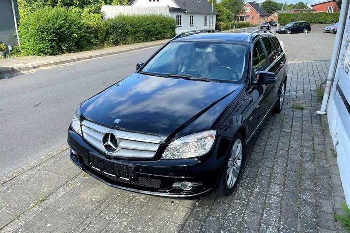 Sort Mercedes C250 fra 2010