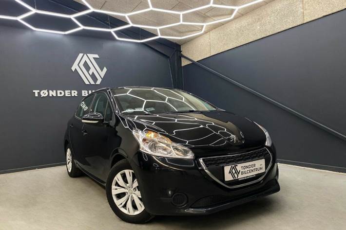 Sort Peugeot 208 fra 2015