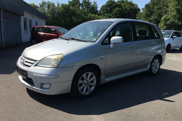 Grå Suzuki Liana fra 2005