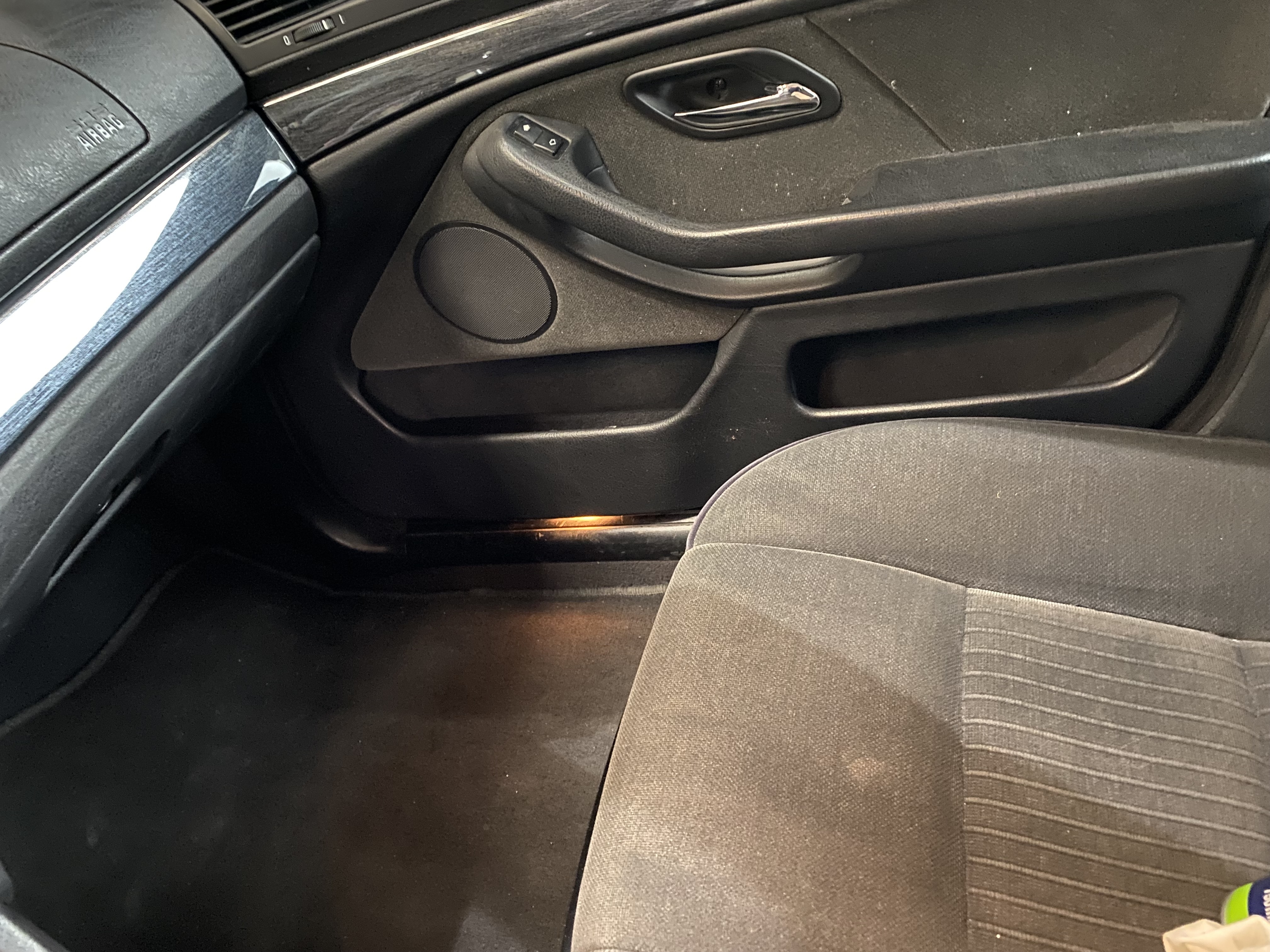 Grå BMW 523 fra 1997