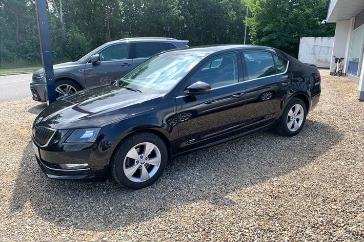 Sort Skoda Octavia fra 2018