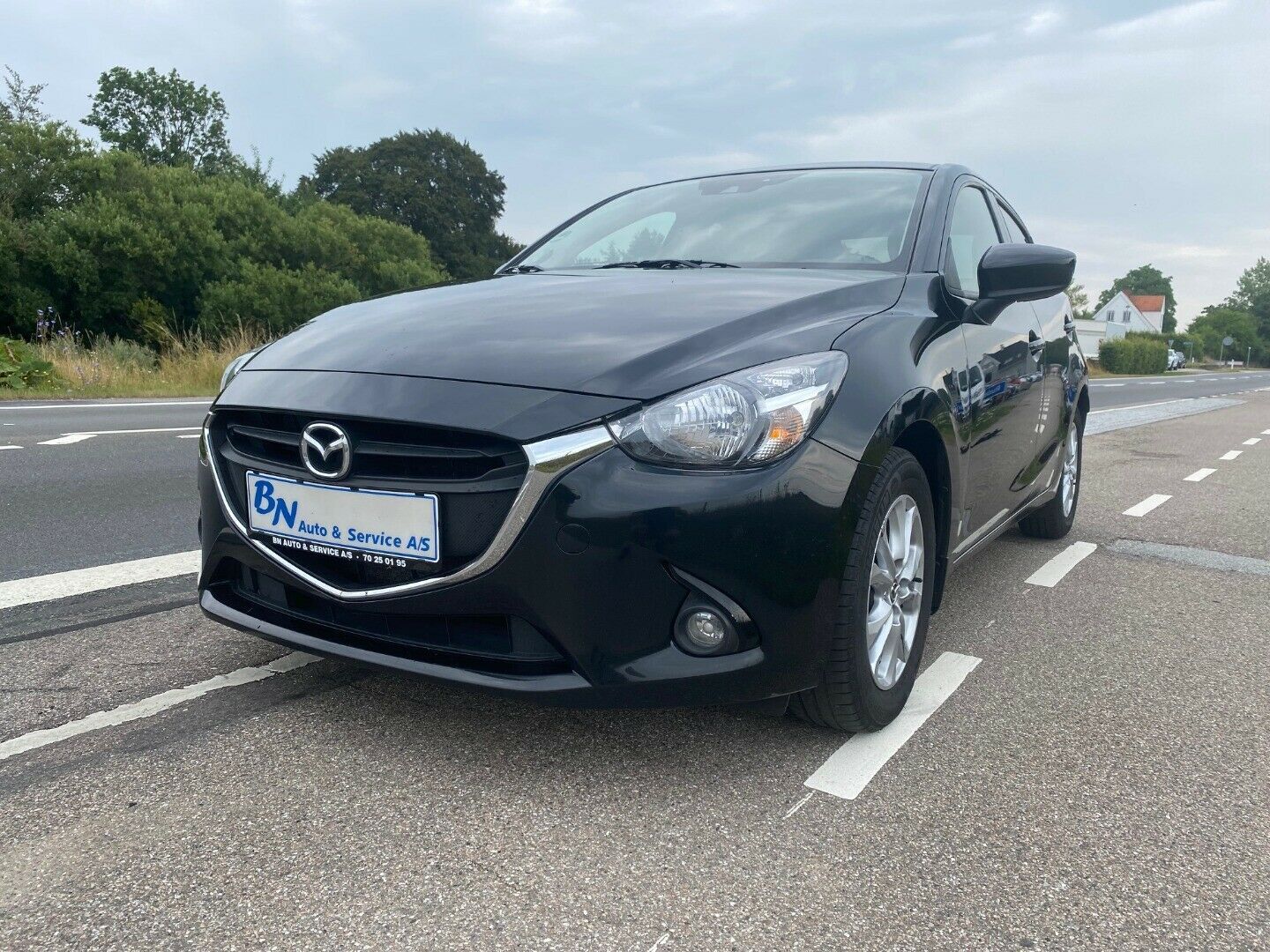 Grå Mazda 2 fra 2016