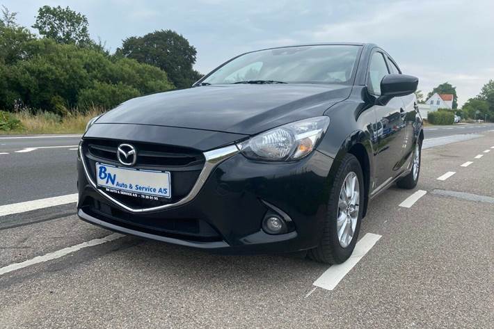Grå Mazda 2 fra 2016