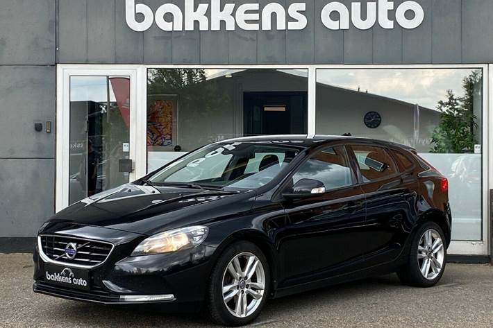 Sort Volvo V40 fra 2012