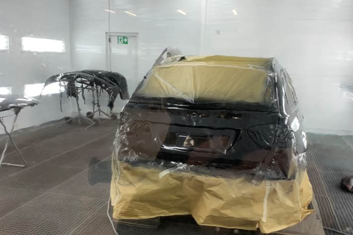 Sort BMW 330d fra 2006