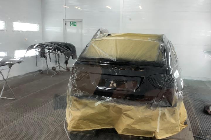 Sort BMW 330d fra 2006