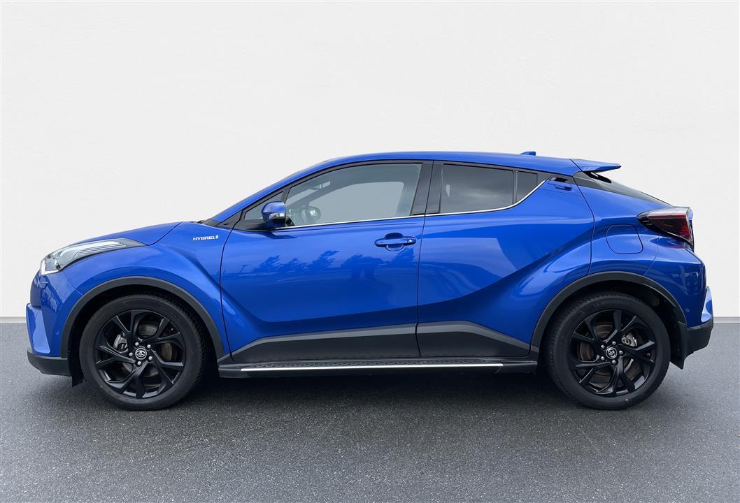 Blå Toyota C-HR fra 2019