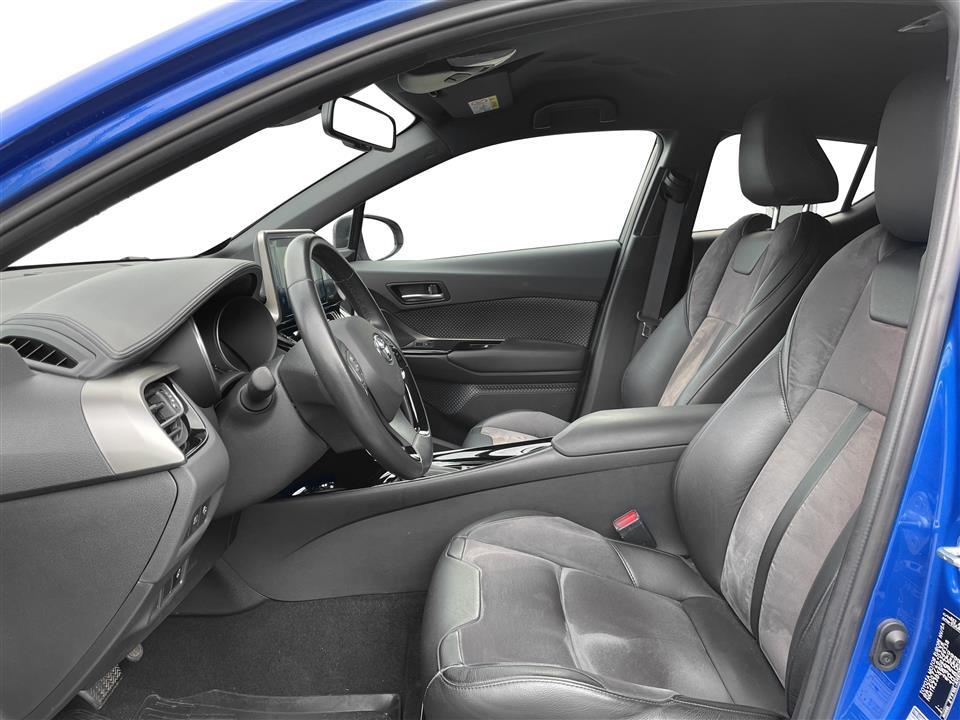 Blå Toyota C-HR fra 2019