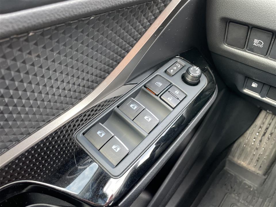 Blå Toyota C-HR fra 2019