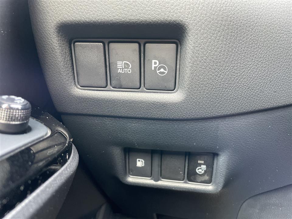 Blå Toyota C-HR fra 2019