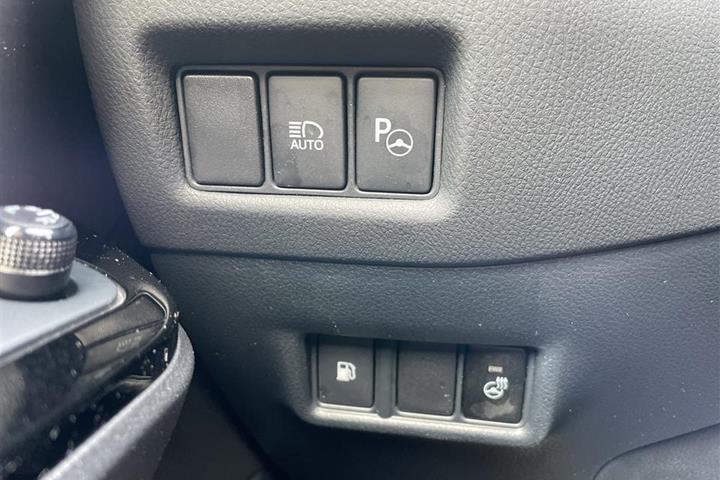Blå Toyota C-HR fra 2019