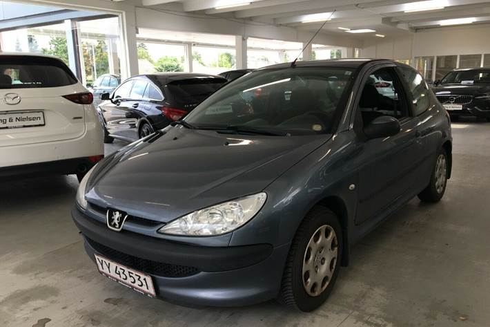 Grå Peugeot 206 fra 2007