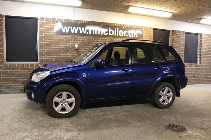 Blå Toyota RAV4 fra 2005