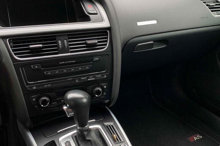 Sølv Audi A5 fra 2008